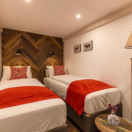 Palace District Luxury *