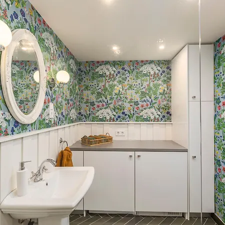 Palace District Luxury *