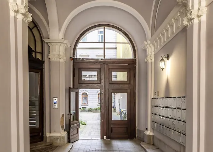 Palace District Luxury Apartment *