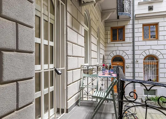 Palace District Luxury Apartment Budapest